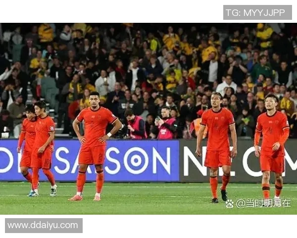 足球球星因强风被吹走的惊人一幕引发全世界关注他如何应对这一意外事件