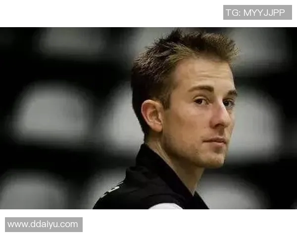 足球高脚背球星崛起记：从默默无闻到全球瞩目的精彩之路